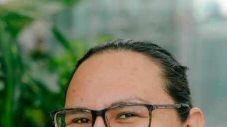 Headshot of Damien EB, director of the documentary Skoden.